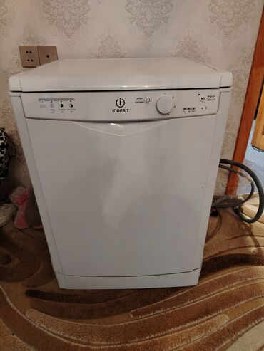 Boşqablar: Qabyuyan maşın Indesit, Kompakt, Ayrıca dayanan