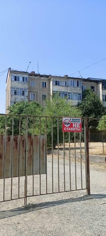 жалалабат квартира: 3 бөлмө, 62 кв. м, 3 кабат, Эски ремонт