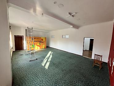 Аренда помещений свободного назначения: Сдается 80 м², 2 этаж (3-этажное здание), с ремонтом. Под: массаж — 7