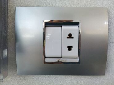 куплю бу профнастил: Gümüşü rəngdə olan bu elektrik yuvası və açarı, müasir dizaynı ilə