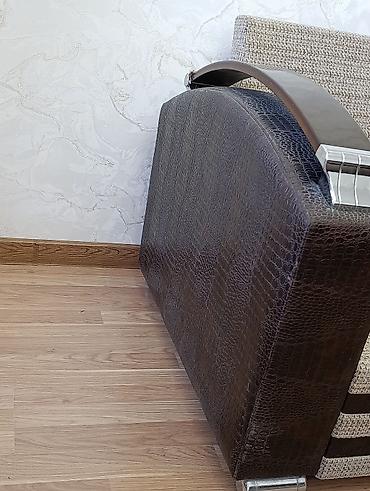 Ev üçün digər mebel: Klassik dizaynlı oturacaq/arxa dayağı hissəsi – qəhvəyi, timsah dərisi — 1