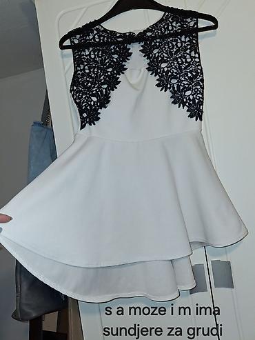 Elegantna ženska tunika bez rukava, kružnog A-kroja sa dužim