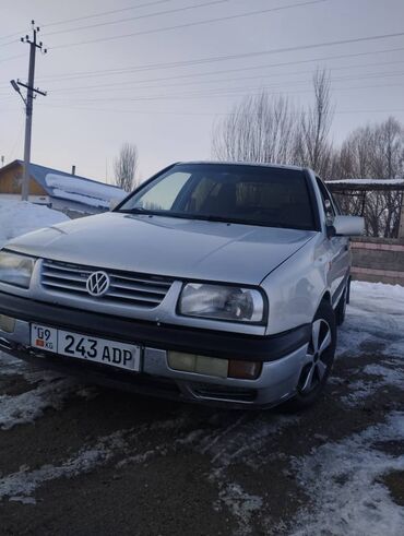 авто гас: Volkswagen Vento: 1993 г., 1.8 л, Механика, Бензин, Седан