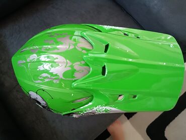 Sportska odeća: Kaciga, Upotrebljenо — 3