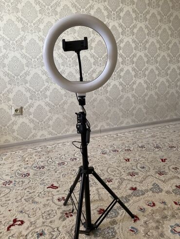 айрподс про 2: Кольцевая светодиодная лампа с треногой и держателем для телефона. -