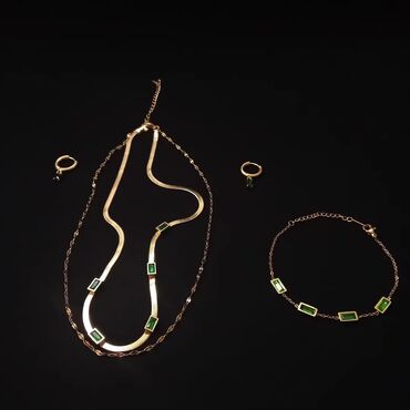 Setovi nakita: Prelep set od nerđajućeg čelika sa 18K pozlatom i smaragdno zelenim