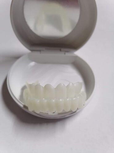 Ostalo: Snap on Smile navlake za zube 
Cena:3600din/par gornja i donja — 3