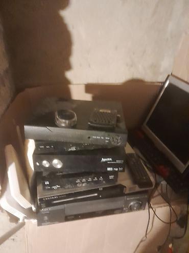 Другие ТВ и видео товары: Köhnə elektronika dəsti – bir yerdə Dəstəyə daxil olanlar: - LCD — 3