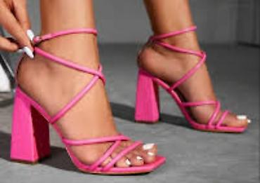 Salonke: Barbie pink kolekcija – modni detalji u žarko ružičastoj boji - — 2