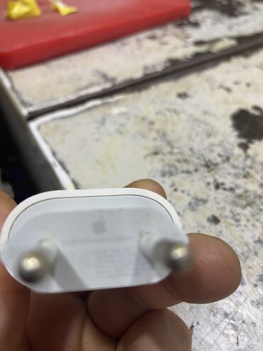 iphone adaptoru: Adapter Apple, 20 Vt, İşlənmiş