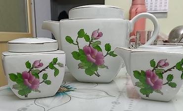 Продаю посуду: чайник, сахарница, ёмкость для молока