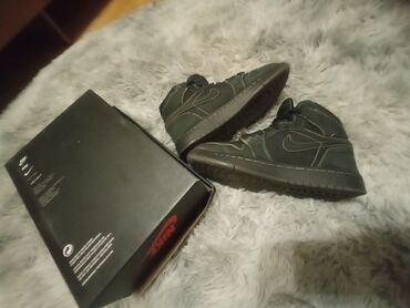 дизайнеры свадебных платьев: Мужские кроссовки, 39.5, Nike, Б/у, цвет - Серый, Самовывоз