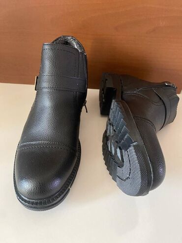 туристические мужские ботинки: Türkiyə istehsalı çox keyfiyyətli dəri botinka raz-44 içi mexli,rahat