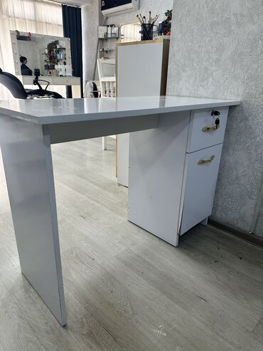 dolab ofis: Təcili satılır manikur stolu 70 azn