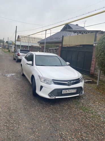 фаст фуд на колесах купить бу: Toyota Camry, белый седан бизнес-класса (рестайлинг). Российские