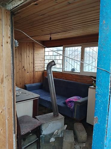 Konteynerlər: Metalkarkaslı kiçik konteyner/vaqon - Ölçü təxmini: 2.5 x 4 m (tek — 4