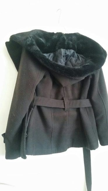 kožna jakna s: Kaput ženski, veličina M.Nosen je nrma ostecenja osim što ima malo