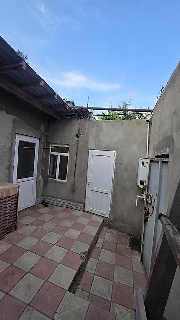 esey satisi: Həyətyanı sahəsi olan kiçik yaşayış evi təqdim olunur. Şəkillərdən — 2