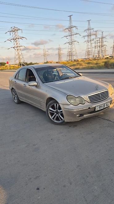 kia forte 2018: Mercedes-Benz C-Class: 2.2 l | 2001 il Sedan — 3