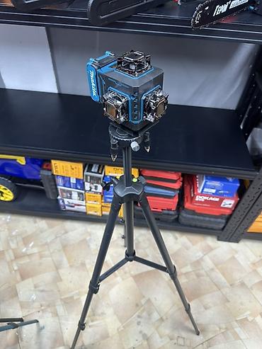 нивиллер: Лазерный уровень 360° Makita (аккумуляторный) Описание: - — 4