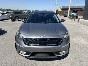 Kia: Автомобиль Kia Niro с передним приводом. Компактный кроссовер с