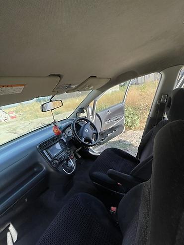 civic 1996: Honda Stream: 2001 г., 2 л, Автомат, Бензин, Минивэн — 4