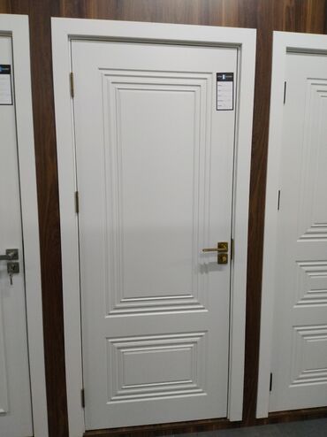 otaq qapları: Bu, daxili istifadə üçün nəzərdə tutulmuş ağ rəngli qapıdır. Qapının