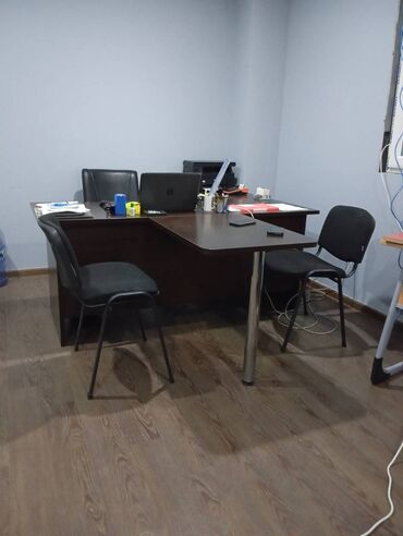 işlenmiş mebellerin satışı: Ofis baglanir deye esyalari satilir, yaxshi veziyyetdedir her sey