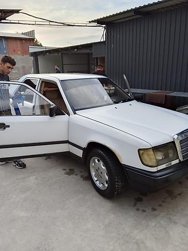 места: Mercedes-Benz W124: 1986 г., 2 л, Механика, Бензин, Седан — 1