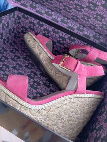 женские классические туфли на танкетке: Размер: 38, цвет - Розовый, Б/у