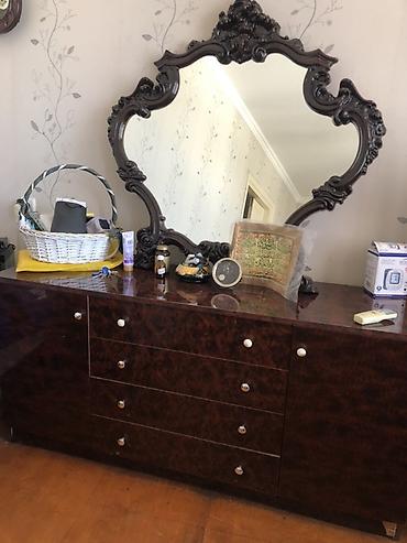 Komodlar: Klassik üslubda güzgülü komod/dresser - Material: tünd qoz rəngli — 1