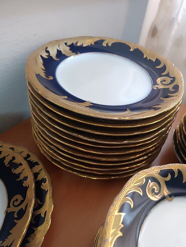 Наборы посуды: Роскошный сервиз из тонкого фарфора с кобальтовой глазурью и богатым — 5