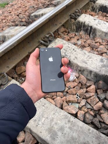 mi 8 чехол: IPhone 8, Колдонулган, 64 ГБ, Black Titanium, Каптама, 83 %