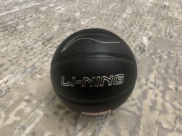 Мячи: Отличный подарок для любителей баскетбола,качественный и добротный