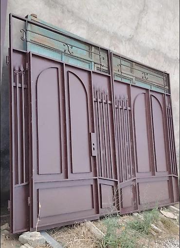 RR³⁰ Darvaza - Material: qalın metal profillərdən yığılma, dekorativ
