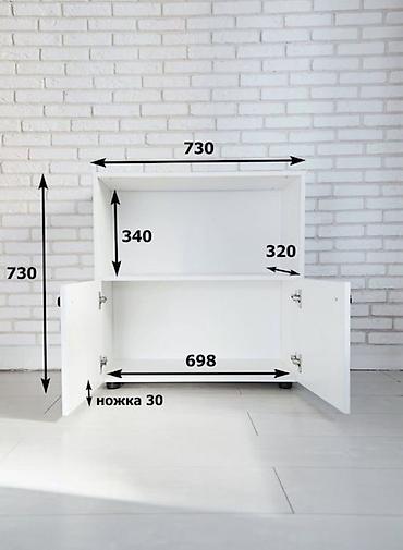 kitap rəfi: Ağ rəngli kompakt kitab və dekor şkafı - Dizayn: Minimalist, mat ağ — 2