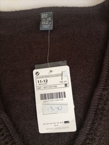 Ostali Kompleti, kombinezoni: Farmerke 34 600 din Guess original bluzica 600.Pamućna trenerka nova — 12