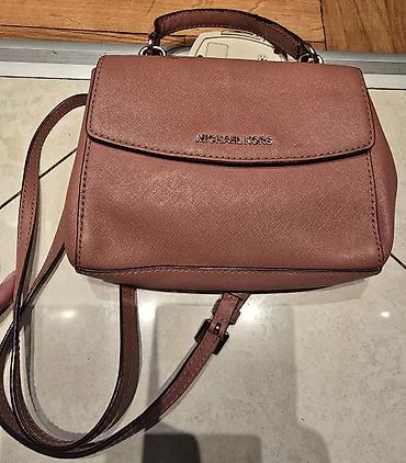 Torbe: MICHAEL KORS mala torba preko ramena, a moze se nositi i u ruci. Neka — 11