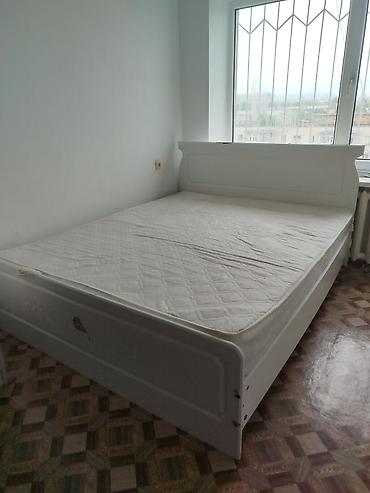 160: Двуспальная кровать с матрасом. - Размер: ориентировочно 160×200 см — 3
