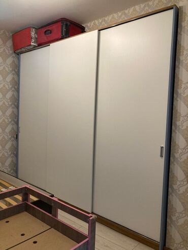Giriş qapıları: ❇️Dolab satilir olcu en 2.90 hun 2.50 derinlik 48.yeni yigdirilib idal