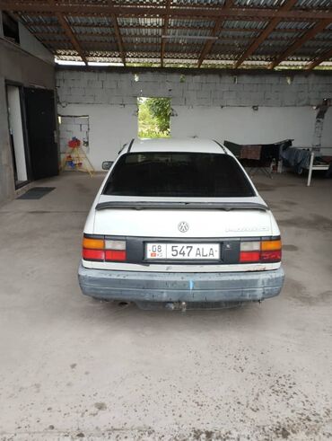 Volkswagen: Volkswagen Passat: 1990 г., 1.8 л, Механика, Бензин, Седан