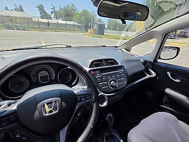 Honda: Honda Jazz: 2012 г., 1.3 л, Гибрид, Хэтчбэк — 12