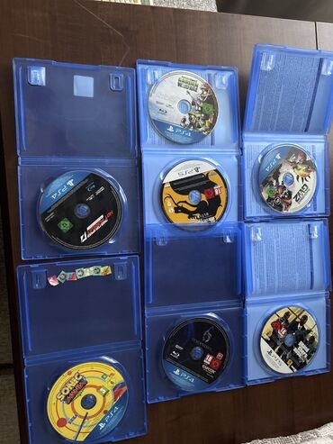 видеоигры: Набор из шести дисков с видеоиграми для игровой консоли PlayStation 4