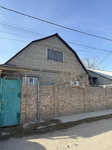 Продажа коттеджей и домов: Продается кирпичный жилой дом с просторным двором и навесом по — 1