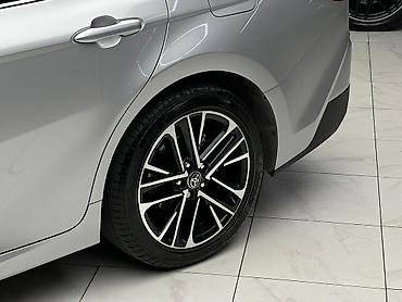 byd e6: Toyota Camry: 2026 г., 2.5 л, Гибрид, Седан — 10