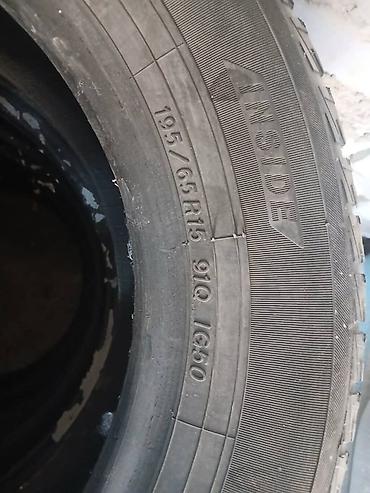 Комплект автомобильных шин размером 195/65 R15. Характеристики: -