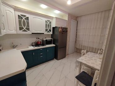 masazır bina evi: Qaraçuxur qəs., 3 otaqlı, Yeni tikili, m. Neftçilər, 74 kv. m