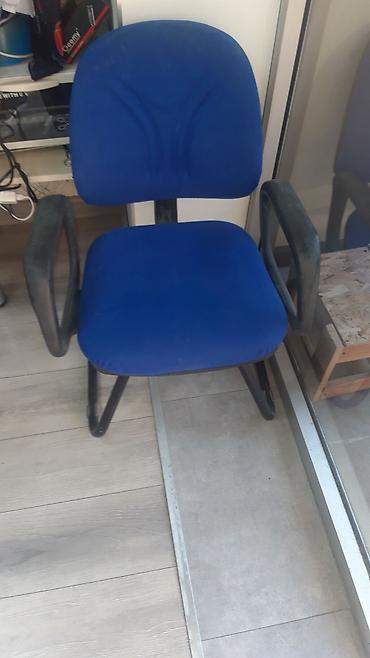Ofis mebeli: Ofis kreslosu – mavi parça oturacaq və bel hissəsi, qara metal “sled” — 3