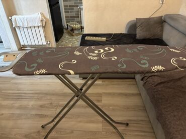 Elektrikli qızdırıcılar və radiatorlar: Məişət əşyaları dəsti 1) Ütü masası - Geniş və uzunsov səth, naxışlı