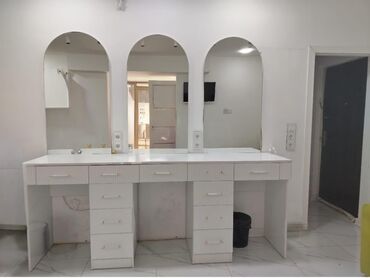 Salon masaları: Salon ucun 3lu guzgulu şkaf 150azn. Tecili satilir. Unvan Ehmedli